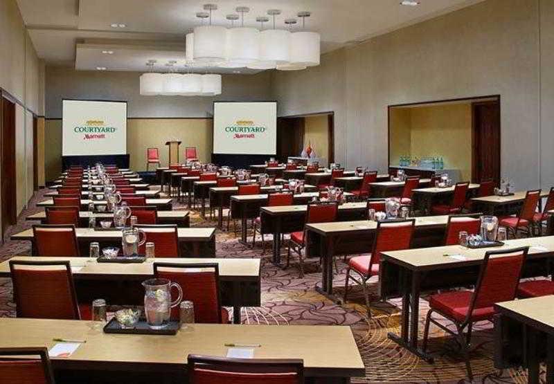 Courtyard By Marriott Calgary Airport Hotel Exterior photo