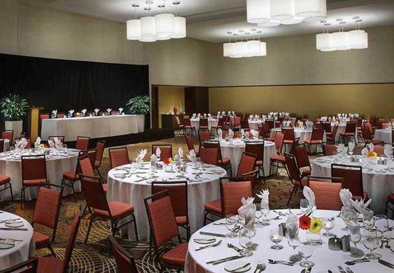 Courtyard By Marriott Calgary Airport Hotel Exterior photo