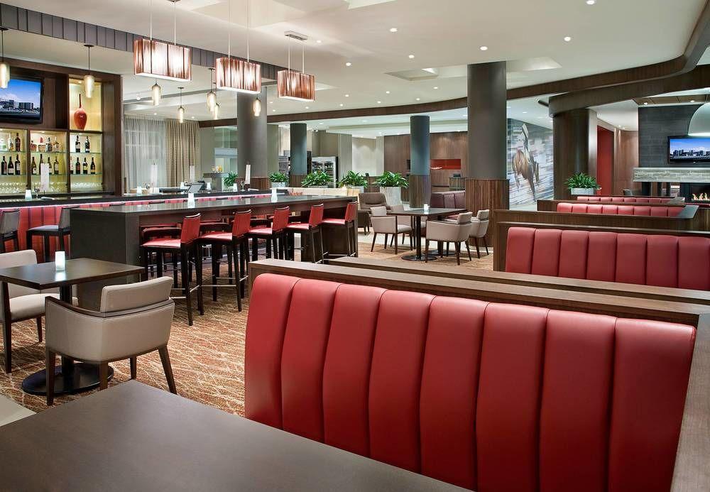 Courtyard By Marriott Calgary Airport Hotel Exterior photo