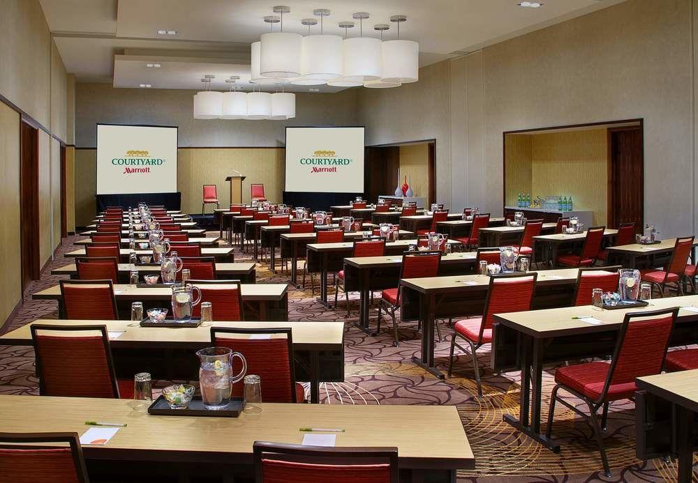 Courtyard By Marriott Calgary Airport Hotel Exterior photo