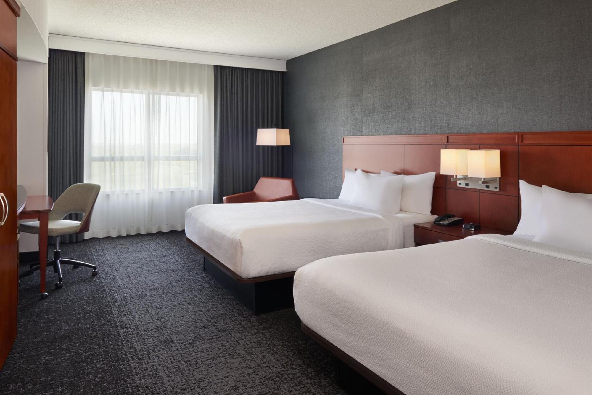 Courtyard By Marriott Calgary Airport Hotel Exterior photo