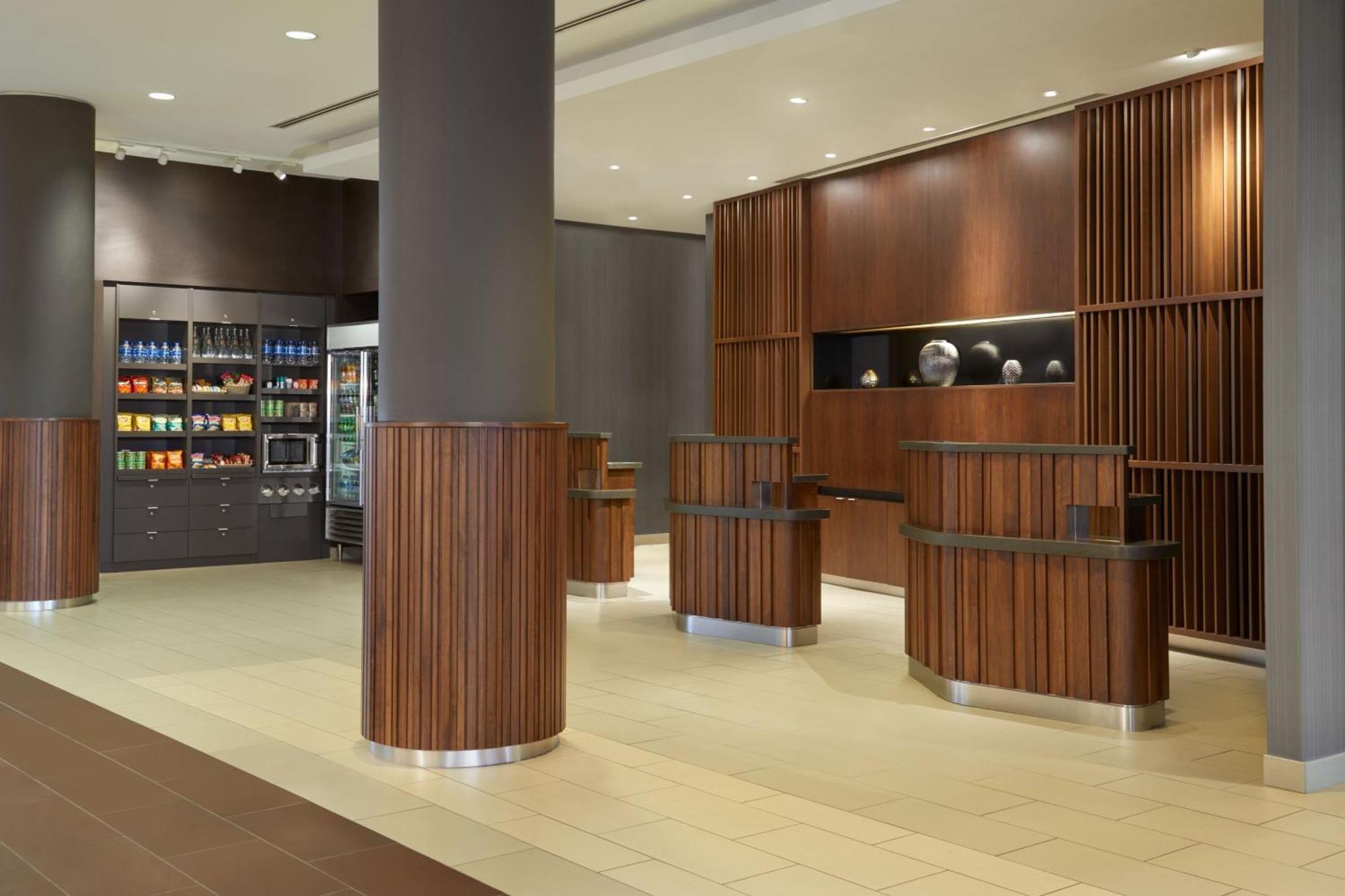 Courtyard By Marriott Calgary Airport Hotel Exterior photo