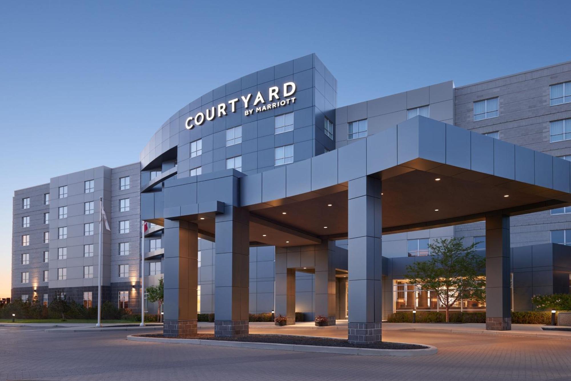Courtyard By Marriott Calgary Airport Hotel Exterior photo