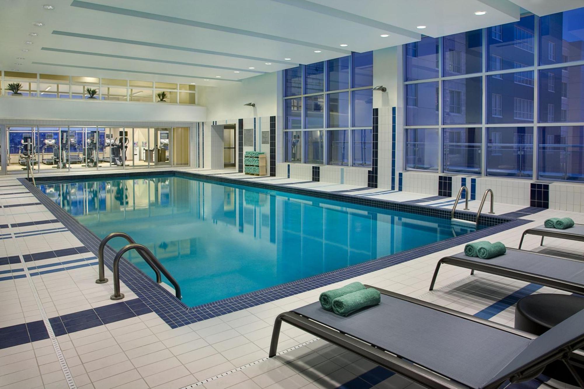 Courtyard By Marriott Calgary Airport Hotel Exterior photo