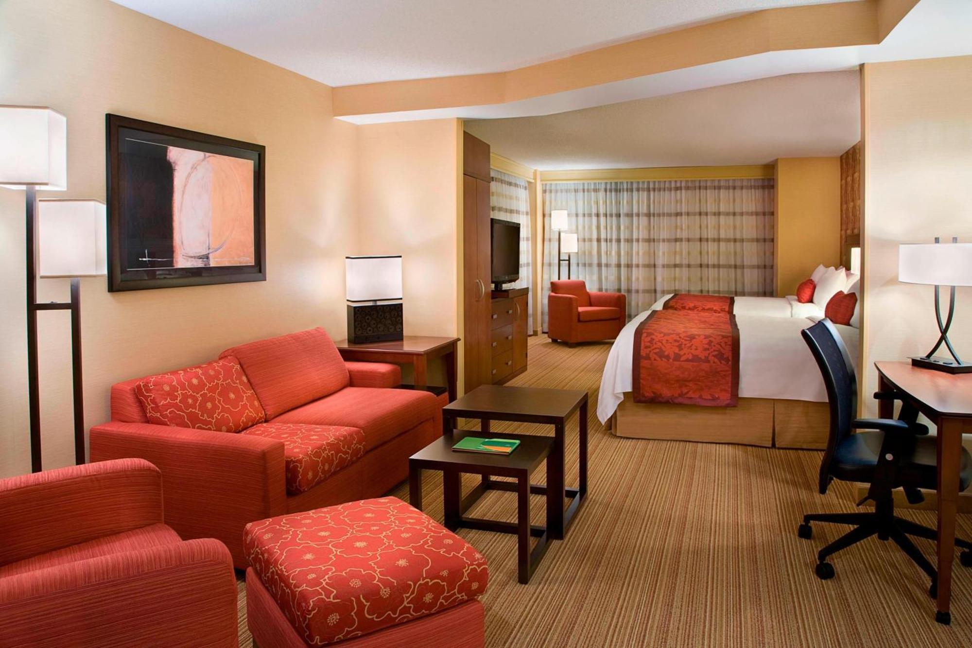Courtyard By Marriott Calgary Airport Hotel Exterior photo