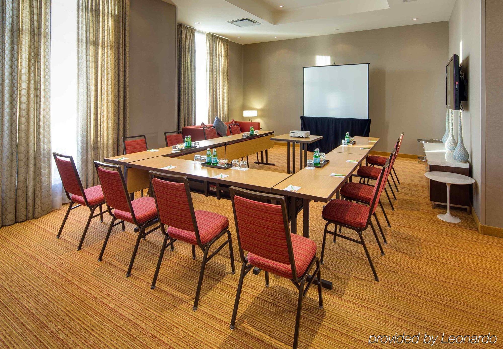 Courtyard By Marriott Calgary Airport Hotel Exterior photo